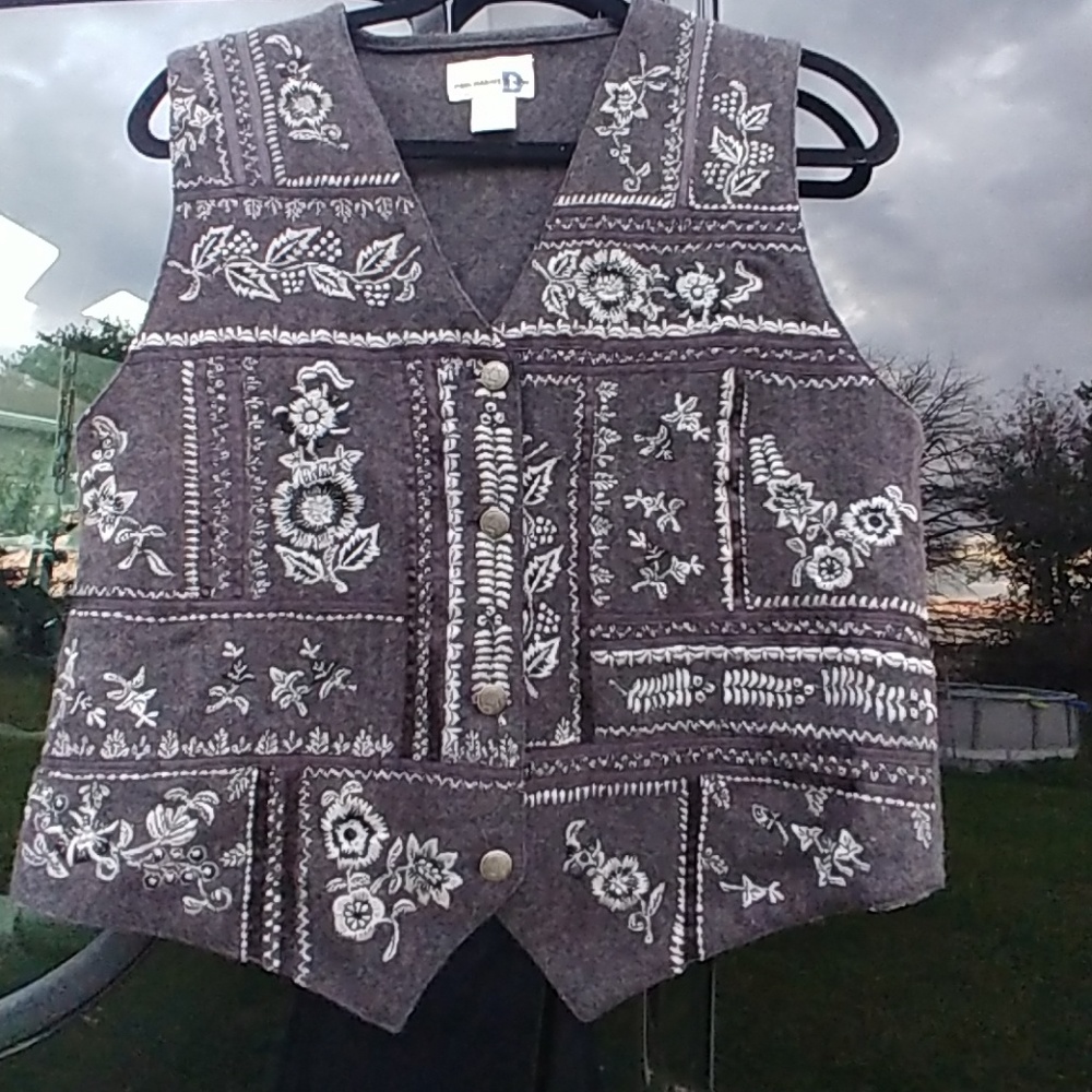Women's 90's vintage wool blend embroidered vest